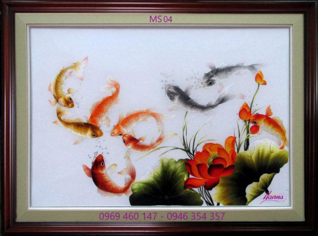 Bức tranh thêu cá chép hoa sen mà chị Hoa chọn