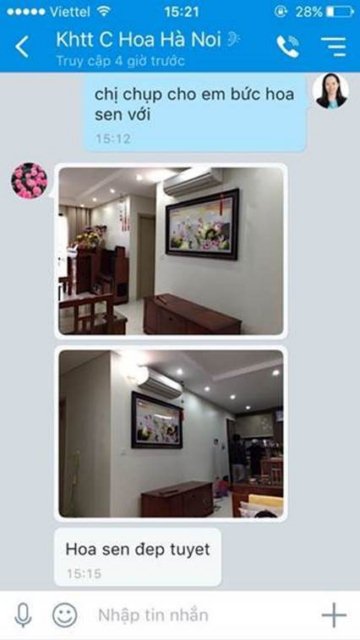 Bức tranh thêu hoa sen được treo tại nhà chị Hoa