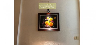 Tranh Thêu Hoa Hướng Dương được treo tại phòng ăn nhà chị Phương